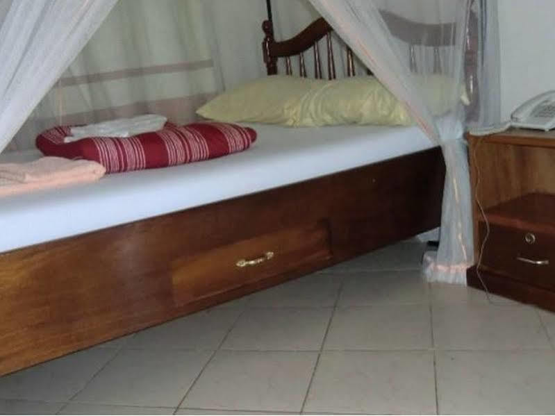 Keba Inn Lyamutundwe Kültér fotó